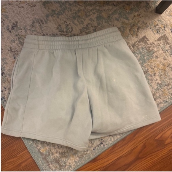 Aritzia cozy fleece mid thigh shorts - Picture 4 of 5